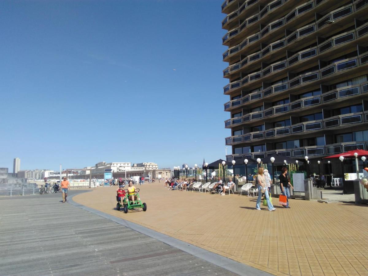 Apartament Residentie Aldis Met Zeezicht Ostenda Zewnętrze zdjęcie